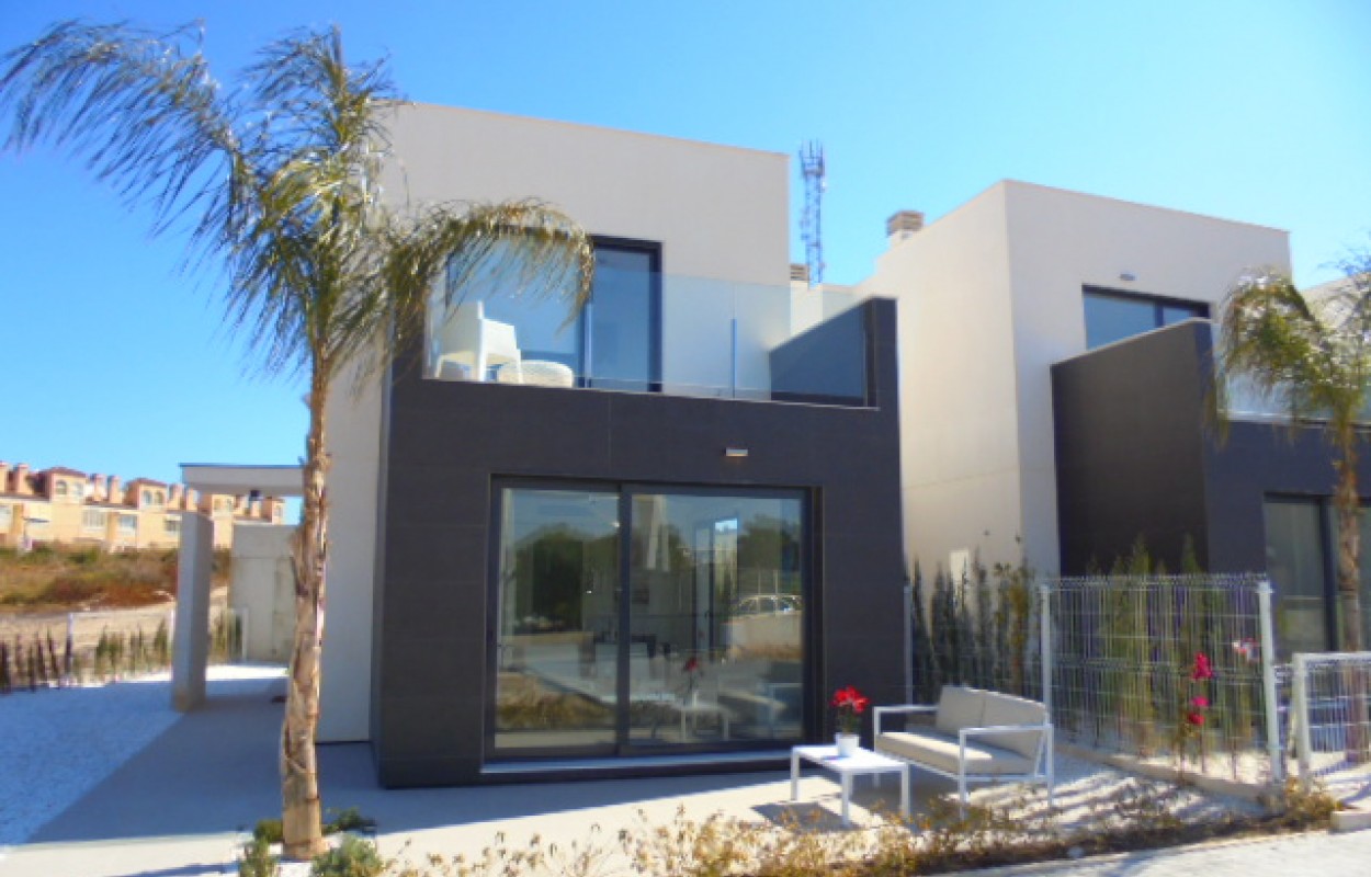 neuves Maisons à Punta Prima de 220.000€